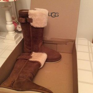 UGGS BOOTS LEATHER WITH SHERPA